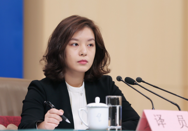 ▲有「兩會最美女翻譯」之稱的張京，在這次美中於阿拉斯加的會談中，再次引起中國網友關注。資料照。（圖／翻攝自微博）