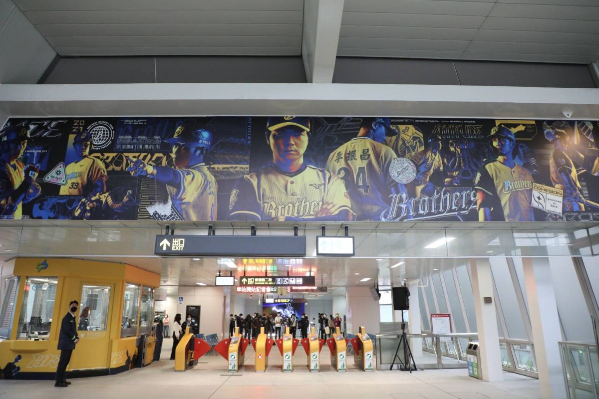 ▲台中捷運攜手中信兄弟，將距離洲際棒球場最近的捷運站「文心崇德站」打造為主題車站(圖／柳榮俊攝2021.3.22)