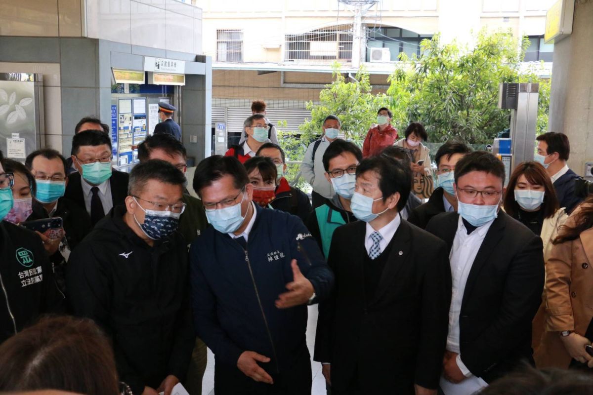 ▲立法院交通委員會考察台中地區交通建設，立法院副院長蔡其昌、交通部長林佳龍出席(圖／柳榮俊攝2021.3.22)
