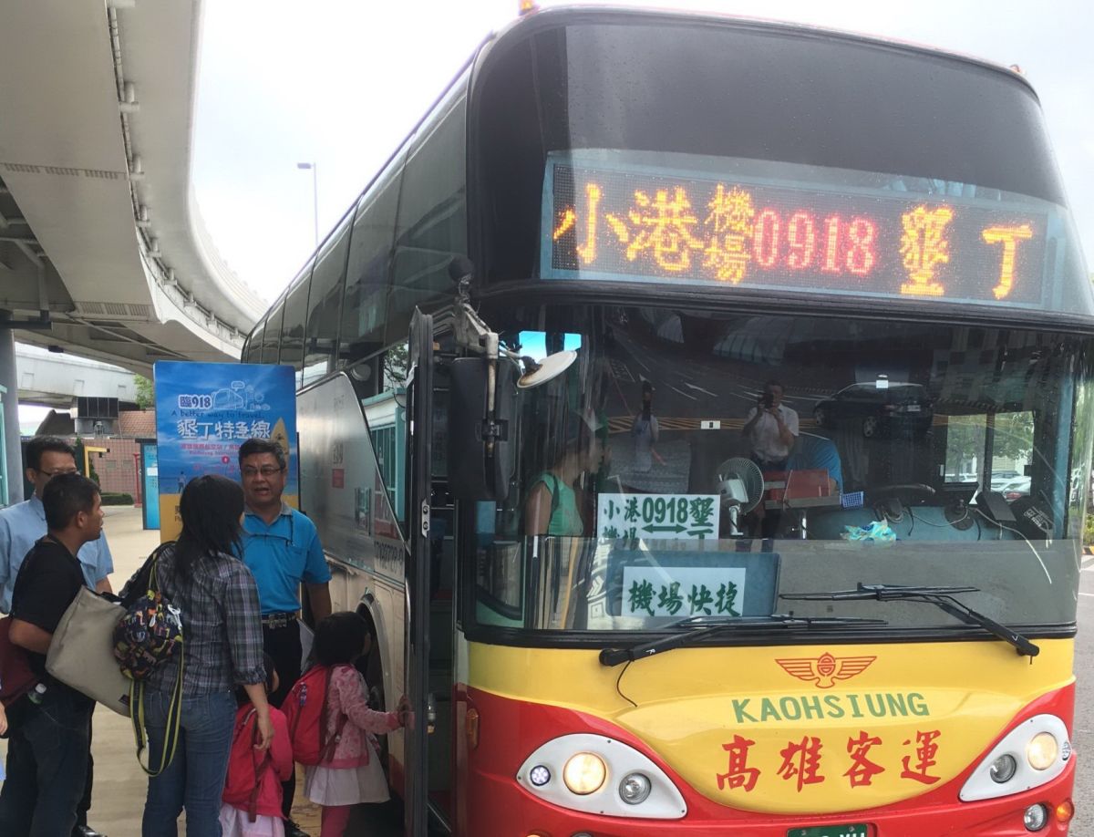 ▲高雄市區監理所鼓勵民眾清明連假搭乘客運優惠多。(資料照／記者黃守作攝)
