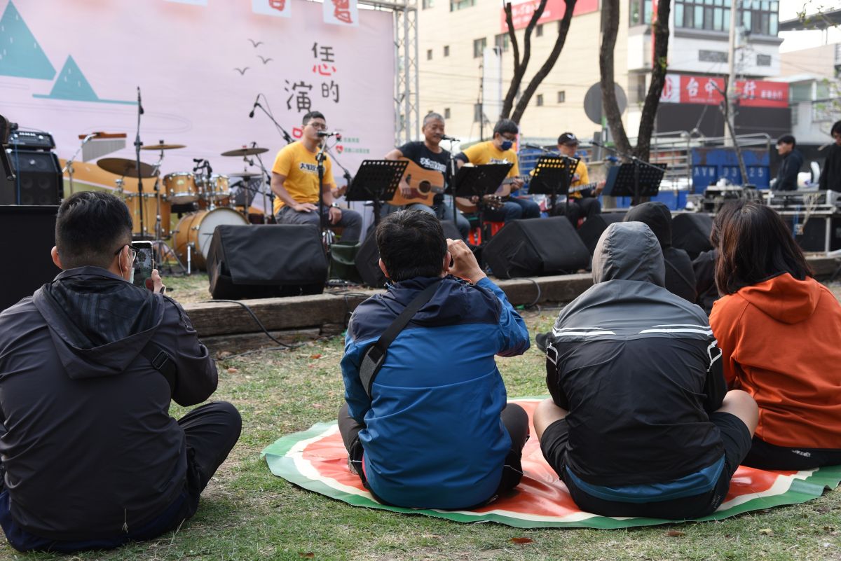 ▲第26場「恁的演唱會」在嘉義新港演出，謝銘祐獻唱老歌向長輩致敬。（圖／NOWnews資料照片）