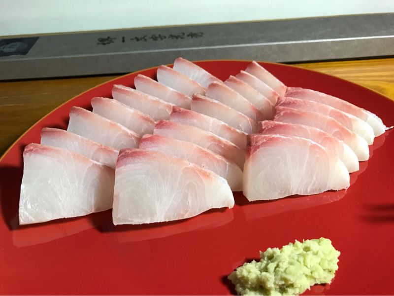 ▲內行網友在家自己料理生魚片,刀工超專業。(圖/翻攝自批踢踢)