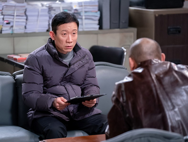 ▲鄭石勇（左）年輕就禿頭，常被叫去演超齡角色。（圖／緯來）