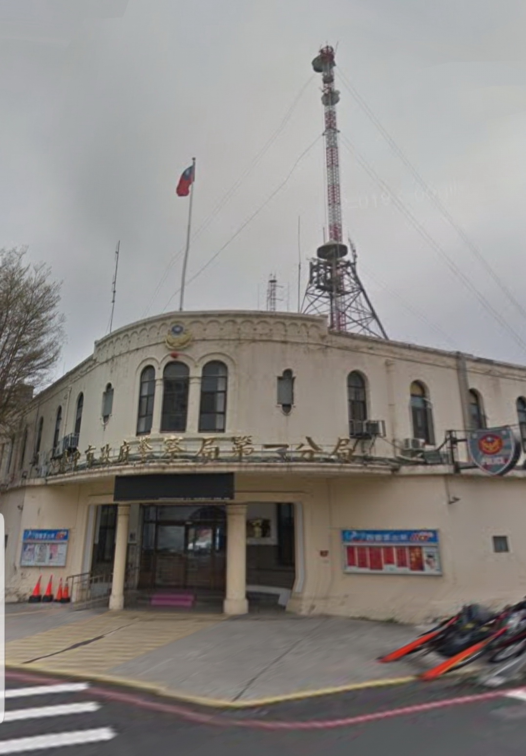 ▲第一分局將台中「密醫施博士」送辦(圖/記者鄧力軍攝)