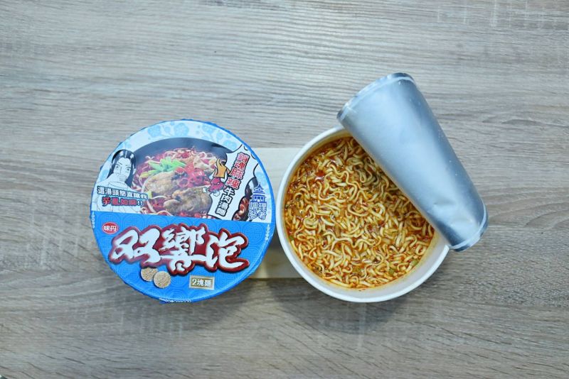 ▲新口味「銷魂麻辣牛肉湯麵」，麻辣的湯頭，讓不少吃過的人表示有種莫名的銷魂感。（圖／NOWnews）