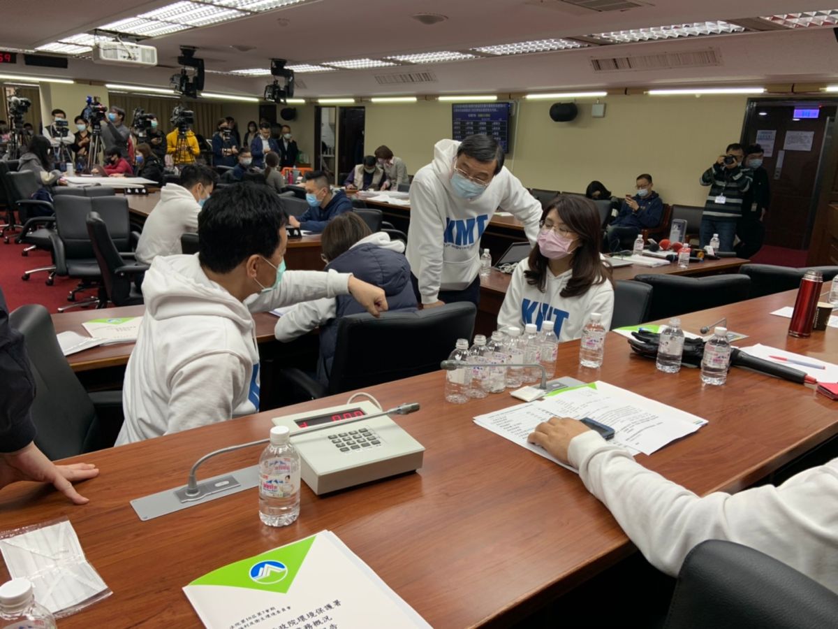 ▲國民黨團24日上午杯葛衛環委員會議事，黨團總召費鴻泰向黨團立委下達新的戰術決策。（圖／記者吳承翰攝，2021.03.24）
