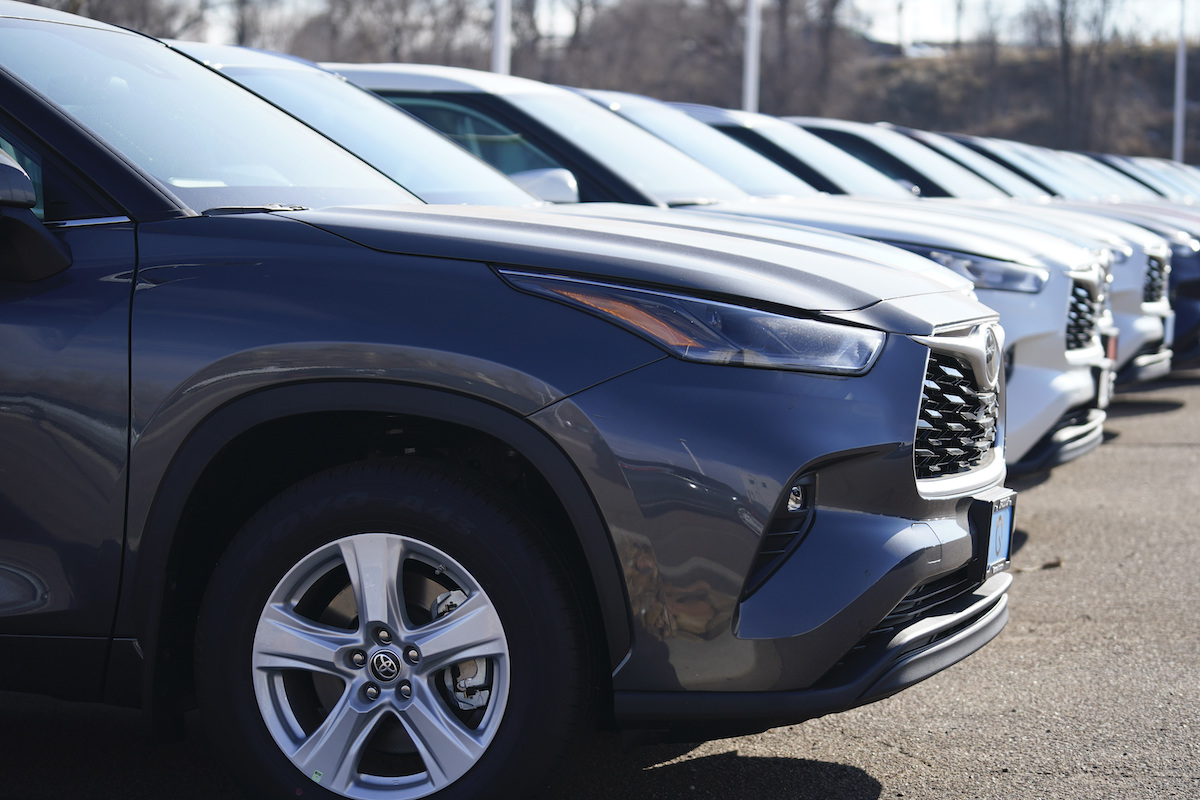 ▲一時之間，輿論普遍認為，只要取消汽車與保健食品的關稅，我國即可取得與美國談判的立足點。（示意圖／美聯社／達志影像）