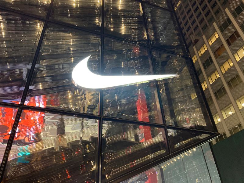 ▲美國知名運動品牌NIKE受到全球消費者的青睞,但近期因為考量到人權議題爭議,拒用新疆棉花,招致中國網友的攻擊。(圖/美聯社/達志影像)