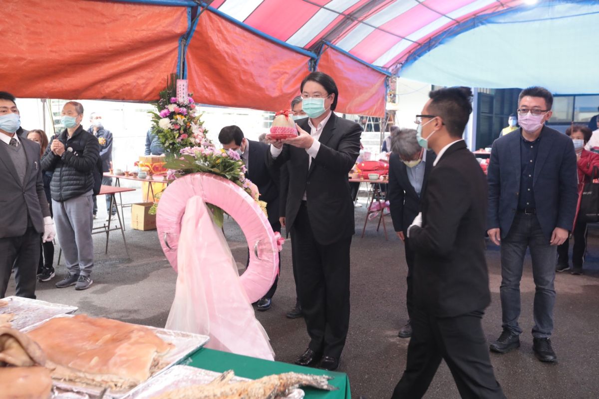 ▲基隆市長林右昌率領多位局處首長參加「基隆市2021年慎終追遠春祭大典」，表達對先人最虔誠的敬意。（圖／基隆市政府提供）