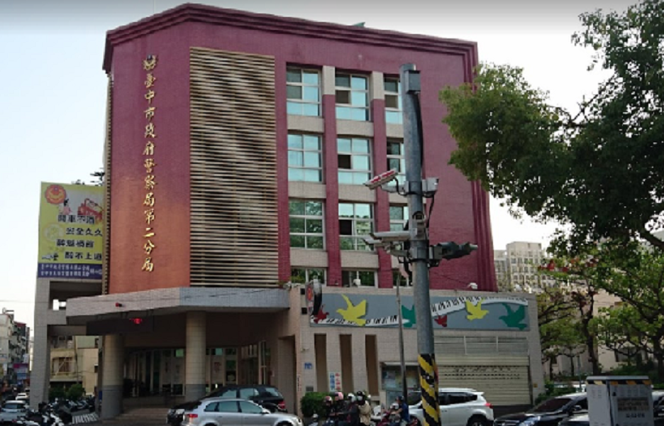 ▲第二分局將偷拍狼逮捕法辦(圖/記者鄧力軍攝)