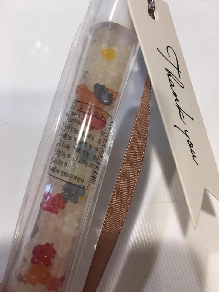 ▲原PO誤以為拿到的禮物是香香豆。(圖/翻攝爆怨公社臉書)