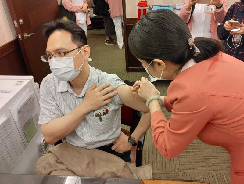 中市施打COVID-19疫苗 接種者情況良好