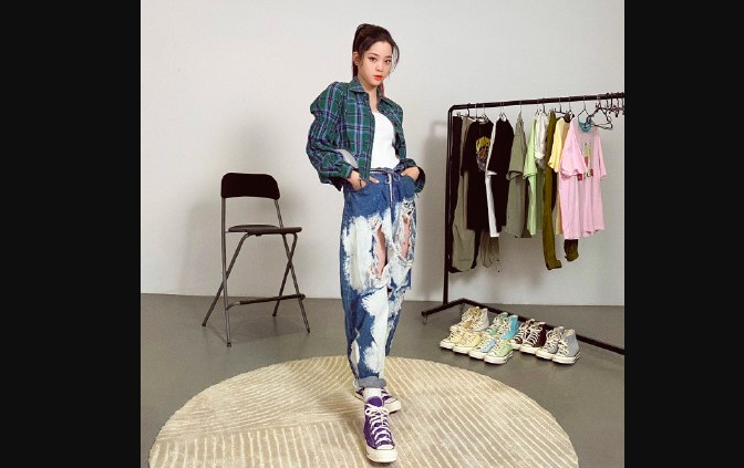 ▲瑞典知名服裝品牌H&M拒用「新疆棉」遭中國人獵巫，藝人歐陽娜娜也被捲入此次風波。（圖/新頭殼）