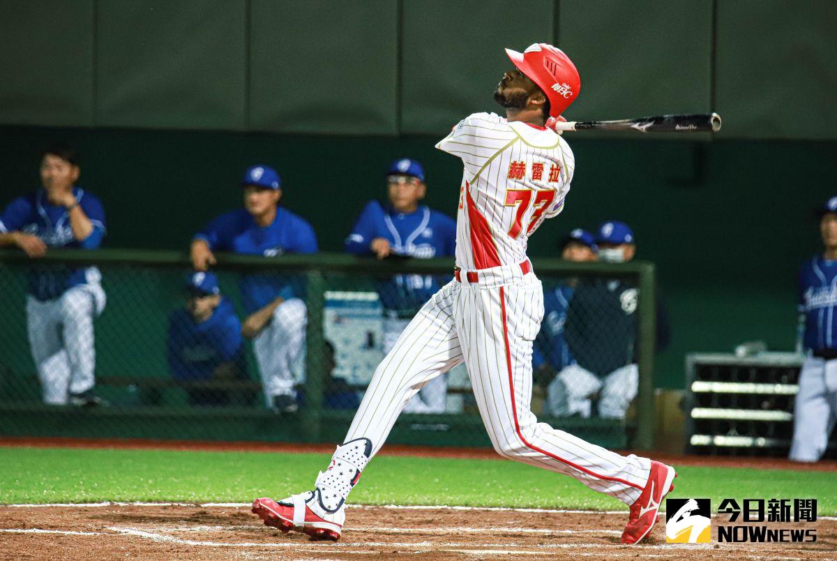 ▲味全龍洋砲赫雷拉 。（圖／記者葉政勳攝 , 2021.03.26）