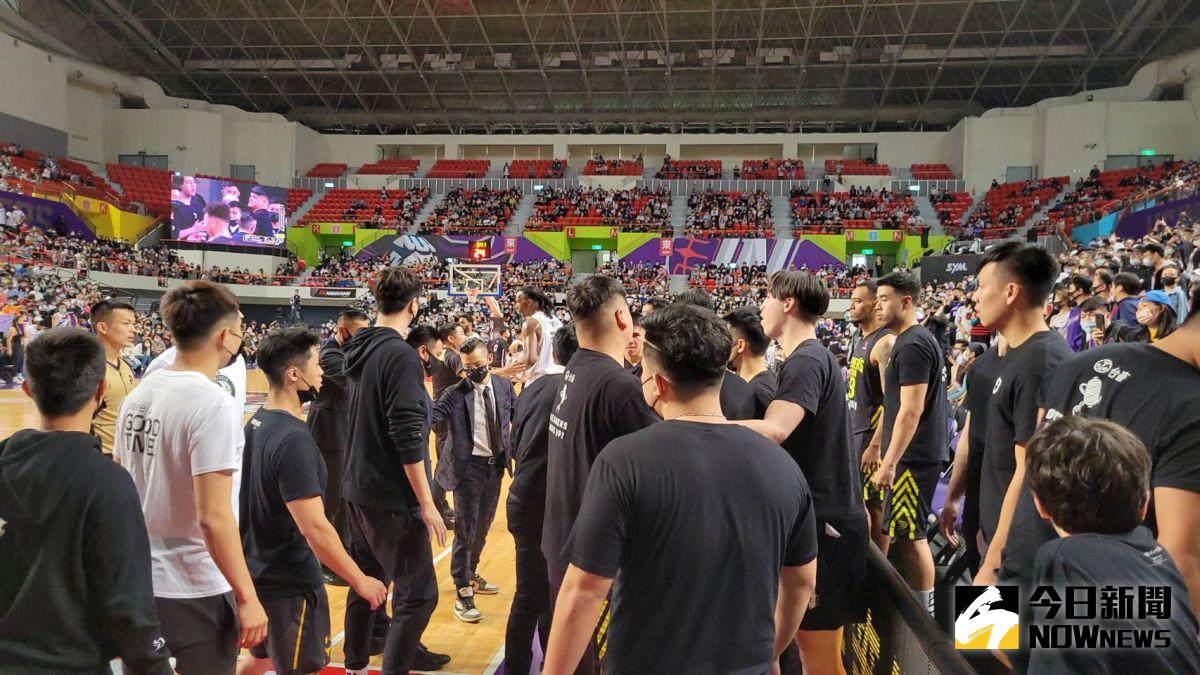 ▲攻城獅和夢想家球員發生衝突。（圖／黃建霖攝）