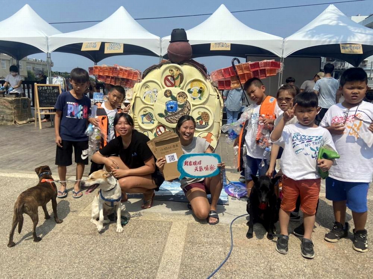 ▲疫情趨緩國旅盛行，小琉球成國人度假在首選，觀光人潮與日俱增，但觀光旅遊與環保減塑並不違和，獨一無二的咕咕幣、琉行杯、環保餐盒成了小琉球旅遊的在地標記。（圖／屏東縣政府提供, 2021.03.27）