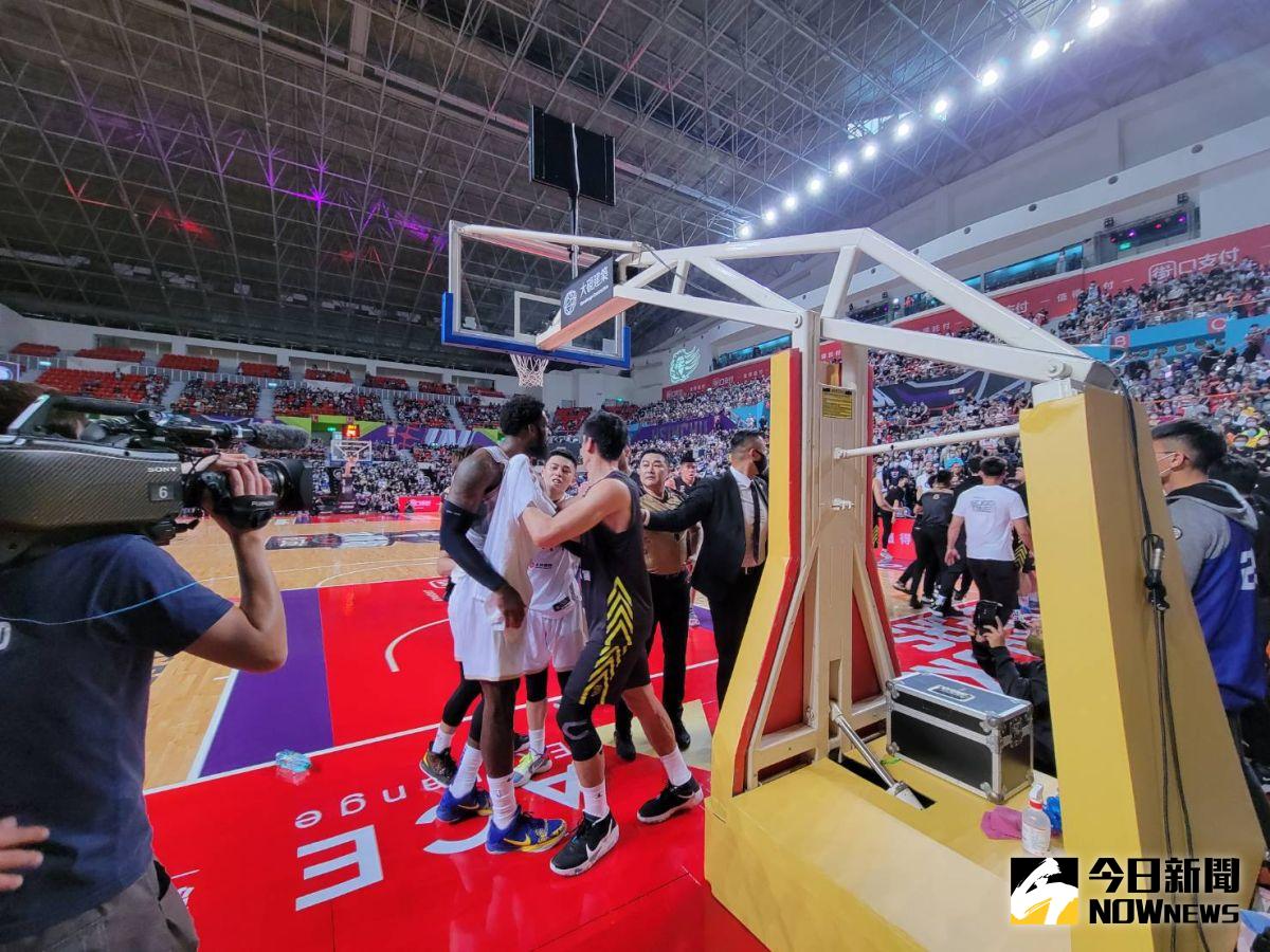 ▲攻城獅和夢想家發生比賽衝突。（圖／黃建霖攝）