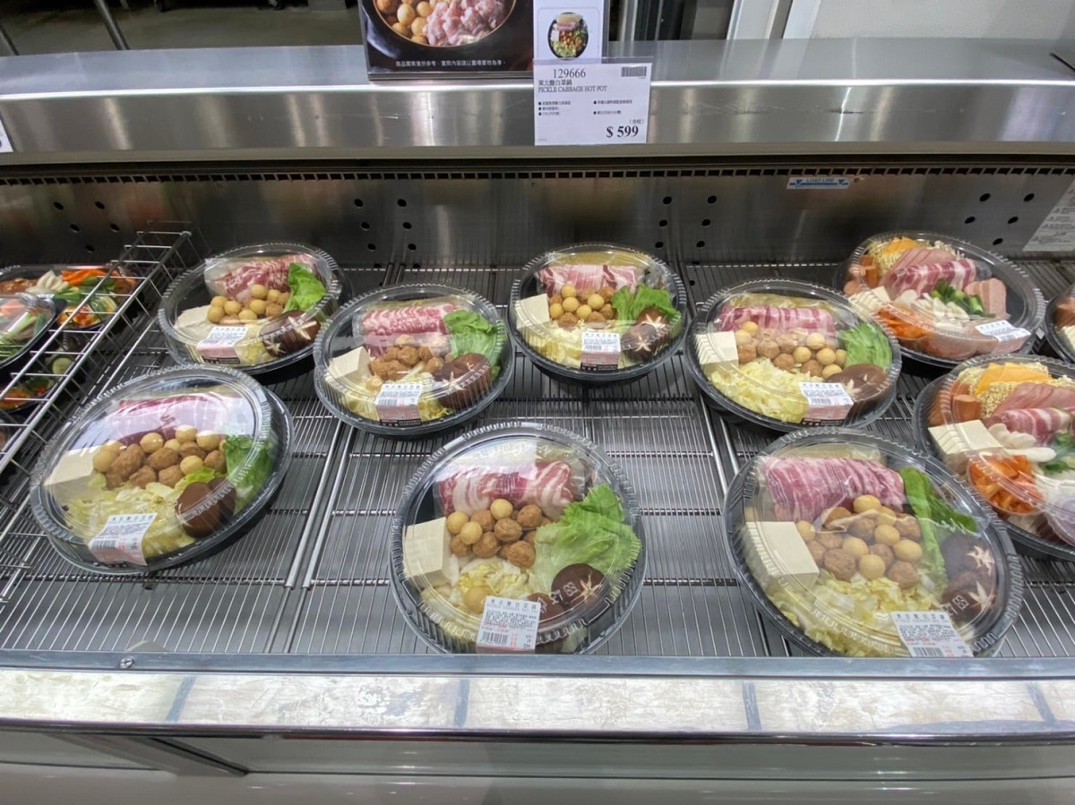 ▲有女網友透露，她想買酸白菜鍋被老公阻止，反觀一旁夫妻就不一樣了，「暖心對話」羨煞她，而網友見狀則笑翻。（圖／翻攝自臉書社團《Costco好市多商品經驗老實說》）