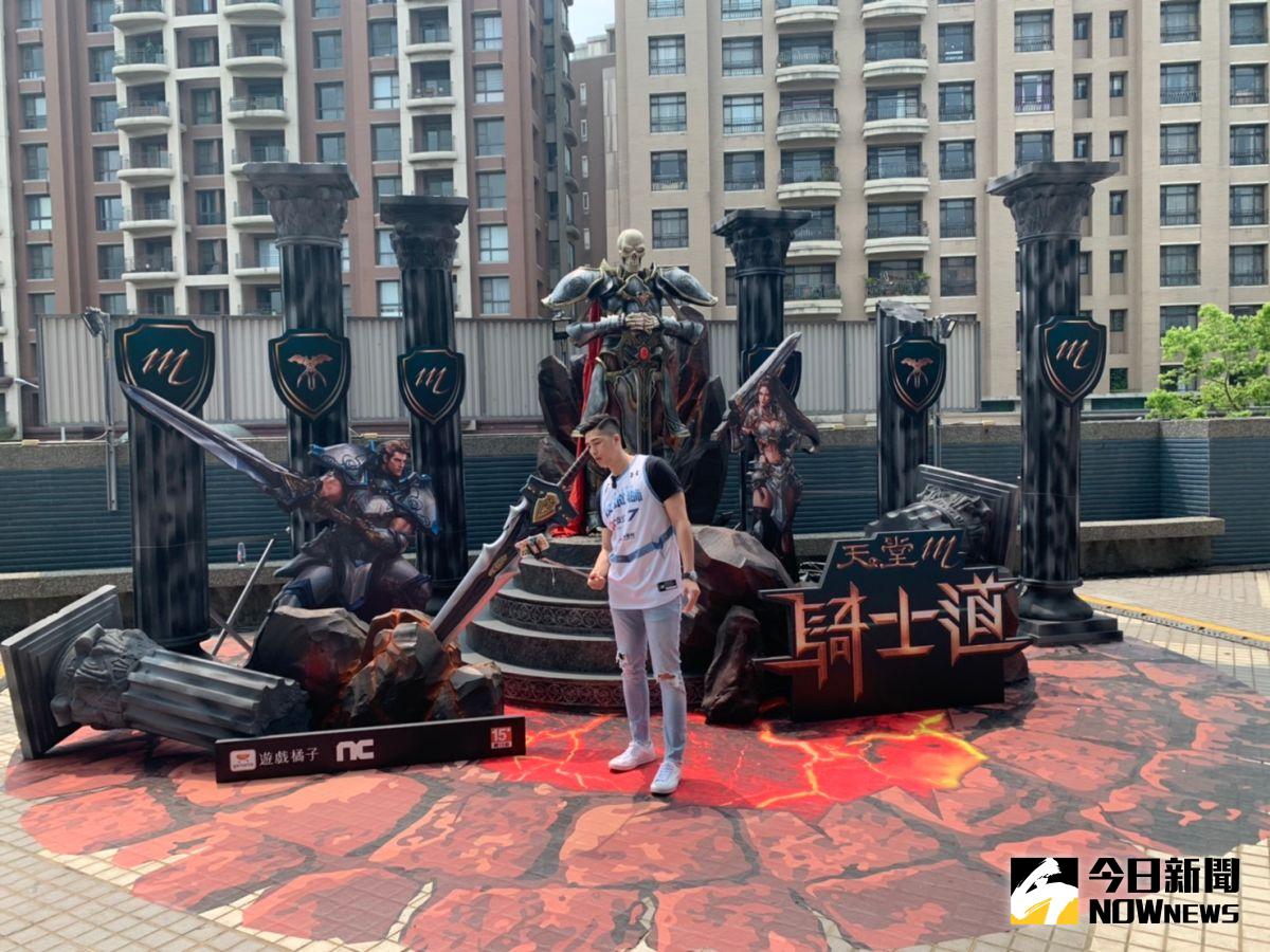 ▲新竹攻城獅林力仁介紹天堂Ｍ主題日。（圖／吳政紘攝）