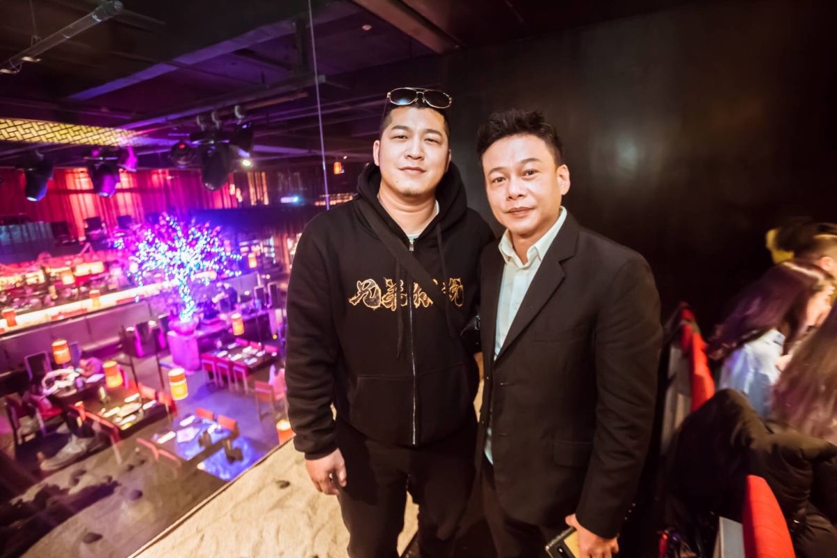 ▲草爺（左）、李康生相見歡。（圖／紅心字會）