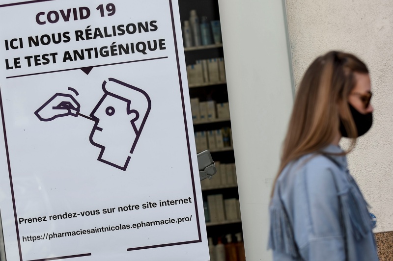 ▲法國衛生部通報2019冠狀病毒疾病（COVID-19）疫情數據，境內今天新增3萬7014起確診病例，全國累計確診總數逾454萬例，超越俄羅斯通報數據而成為全球第4多的國家。（圖／美聯社／達志影像）