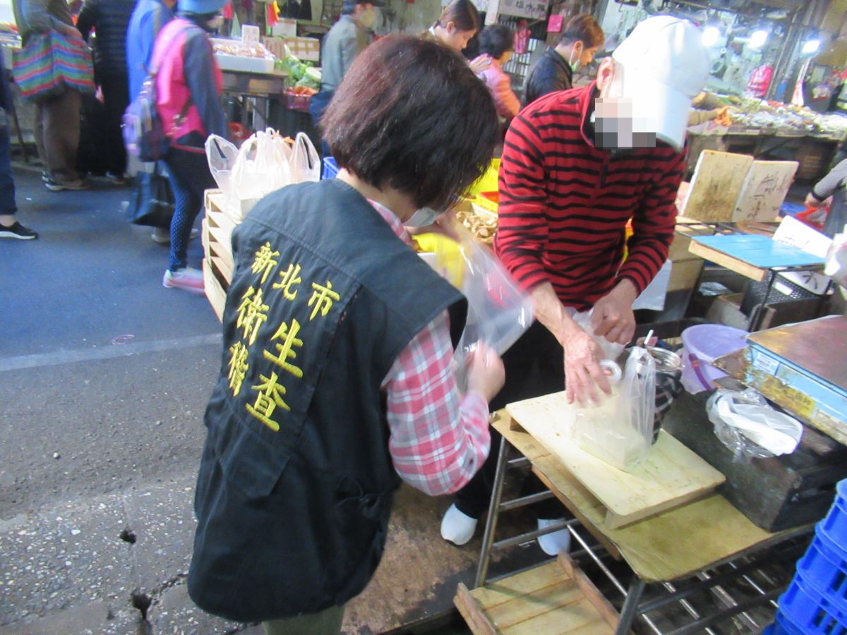 ▲新北市政府衛生局抽驗94件市售清明節應景的食品。（圖／新北市政府衛生局提供）