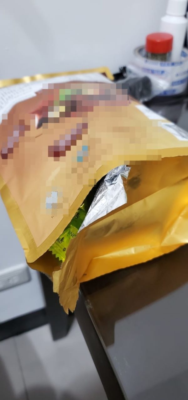 ▲原PO從好市多買回商品,發現商品底部有破損。(圖/翻攝Costco好市多