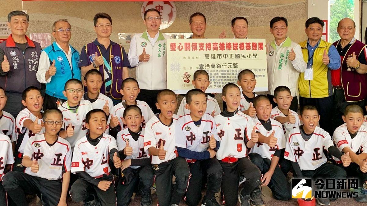 ▲中南莊園咖啡等企業響應捐款，幫助中正國小棒球隊改善練球環境。（圖／記者陳美嘉攝，2021.03.29）