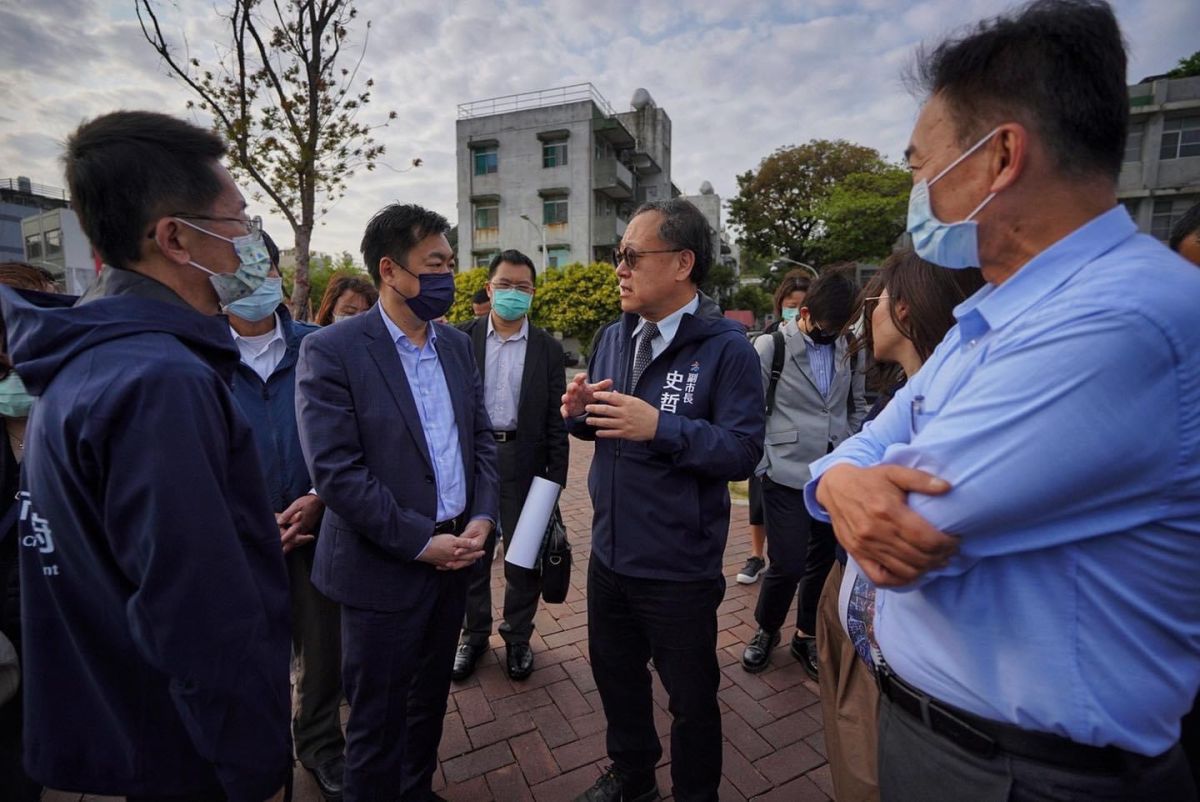 ▲高市副市長史哲、內政部次長陳宗彥與國慶慶籌會、與國防部次長李宗孝、國慶慶籌會、國防部軍備局工作團隊，日前在高雄港灣會勘今年度國慶焰火施放地點。（圖／截自史哲臉書）