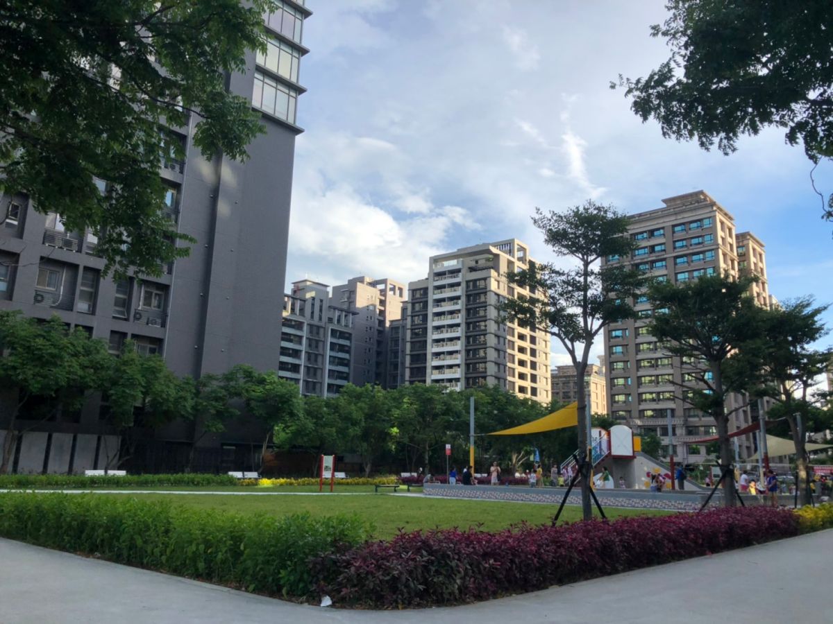 ▲三重的重陽重劃區十年左右的電梯大樓，小坪數房價站上5字頭。（圖／NOWnews資料照片）