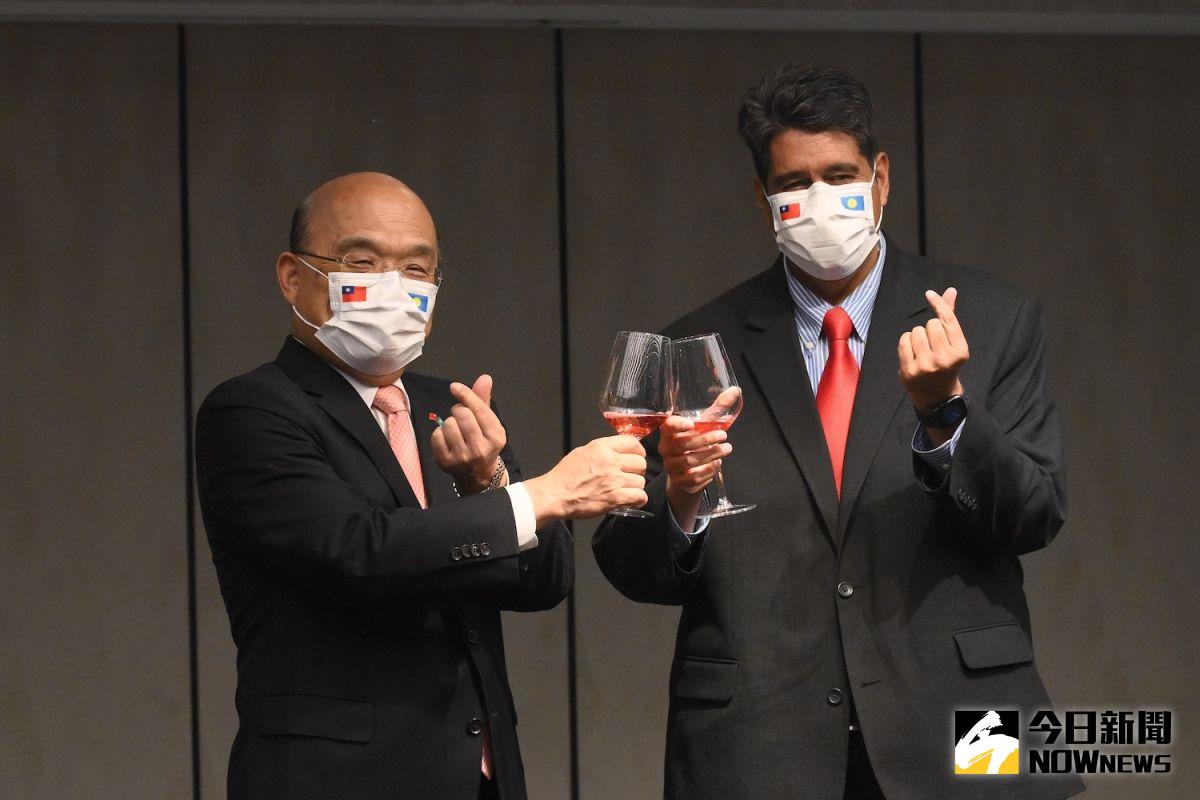 ▲行政院院長蘇貞昌（左）於29日宴請帛琉總統惠恕仁（右）伉儷及隨行訪團。（圖／記者林柏年攝，2021.03.29）