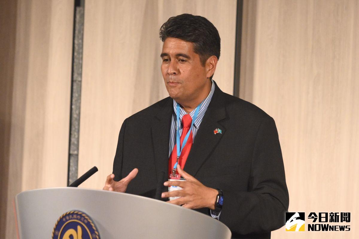 ▲帛琉總統惠恕仁（Surangel Whipps, Jr.）舉行國際記者會宣傳台帛「旅遊泡泡」。（圖／記者林柏年攝，2021.03.29）