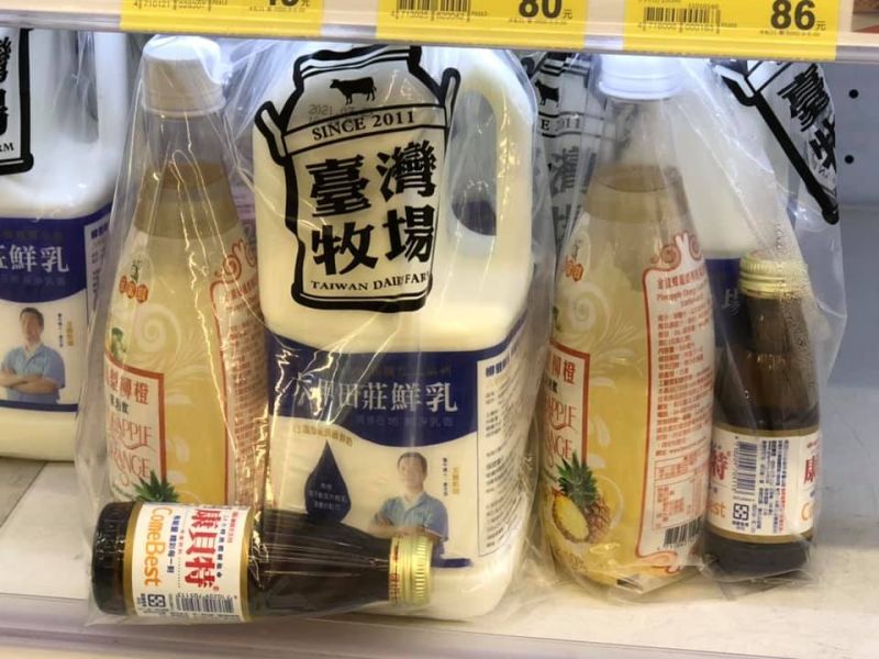 ▲原PO逛超市時無意間看見一款「飲品3件組」，仔細一看內容物組合卻相當納悶。（圖／翻攝自《我愛全聯-好物老實說》）