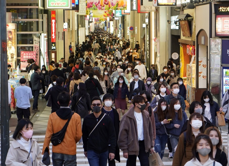 ▲日本新冠疫情不斷擴大，日媒報導日本政府23日晚上將第3度發布緊急事態宣言，範圍包含4府縣。資料照。（圖／美聯社／達志影像）