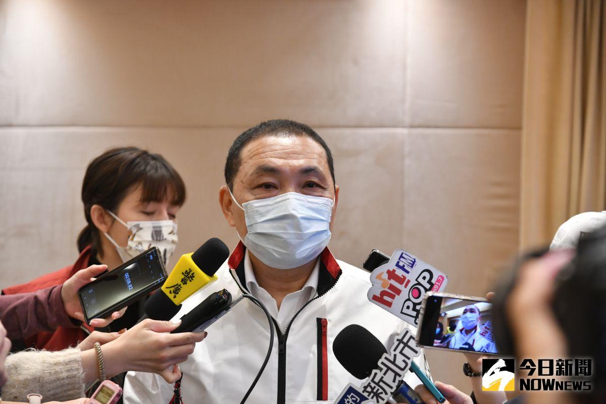 ▲新北市長侯友宜認為，全球的疫情似乎還未舒緩下來，中央要審慎的評估台帛泡泡旅遊實施與否，絕對不能掉以輕心。（圖／記者陳志仁攝，2021.03.30）