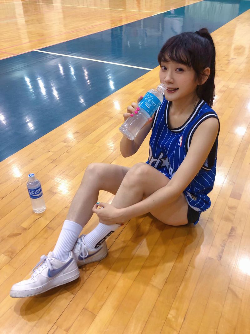▲洗菜被封為籃球正妹。(圖/洗菜臉書)