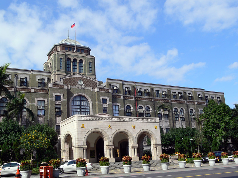 ▲台灣高等檢察署今（17）日指出，因應疫情升溫，自即日起至5月28日止，各地檢署除急迫性、必要性案件外，暫緩開庭、執行。（圖／高檢署提供）