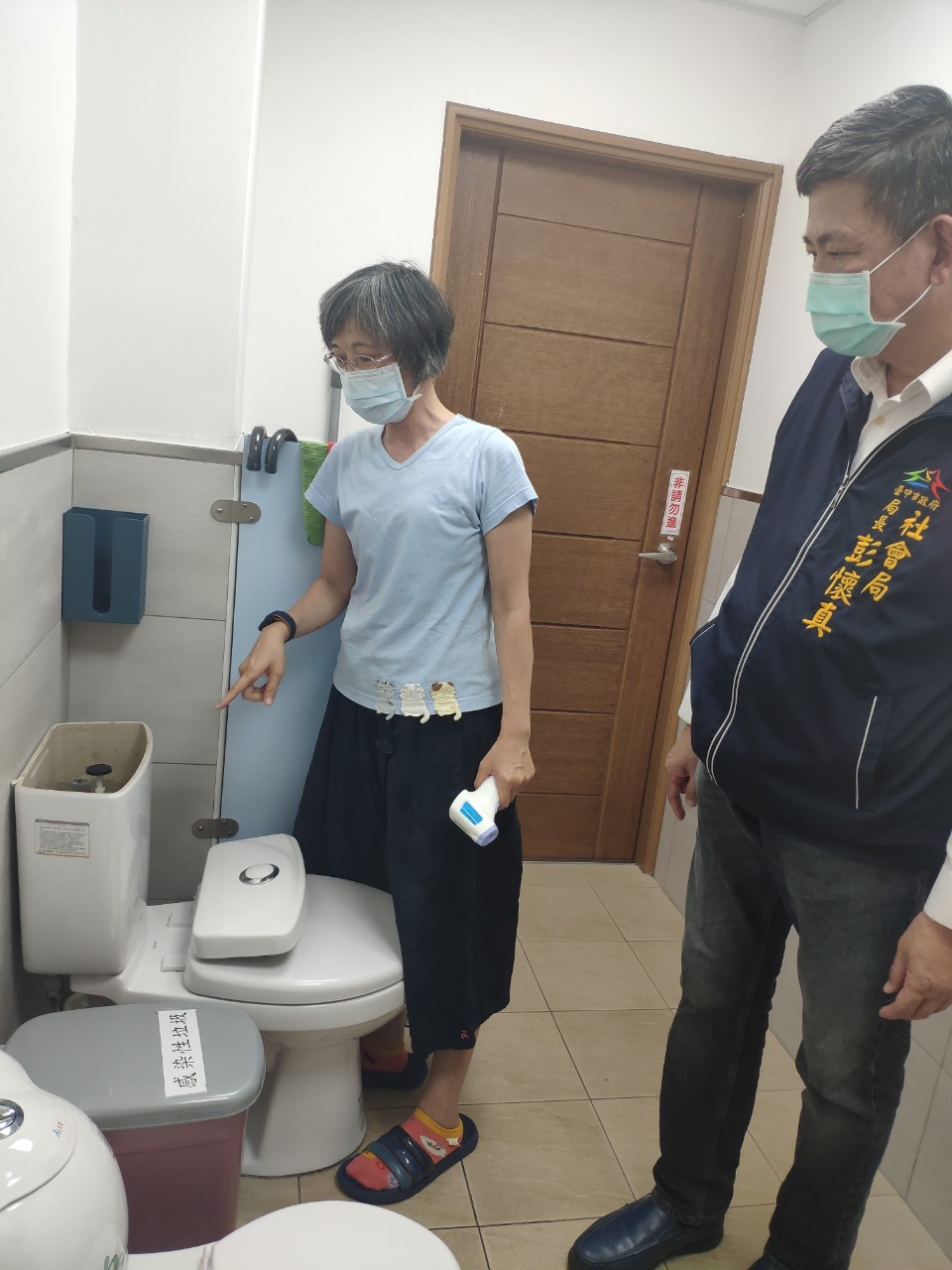 ▲甲興社福大樓300人用水，社會局長彭懷真視察自主停水2天提前測試演練情形。（圖／社會局提供）