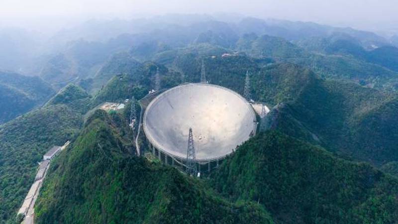 ▲已故的物理學家霍金曾公開反對「中國天眼」,指這樣的接收器將使地球暴露在未知的外星風險之中。(圖/翻攝自中國官媒)