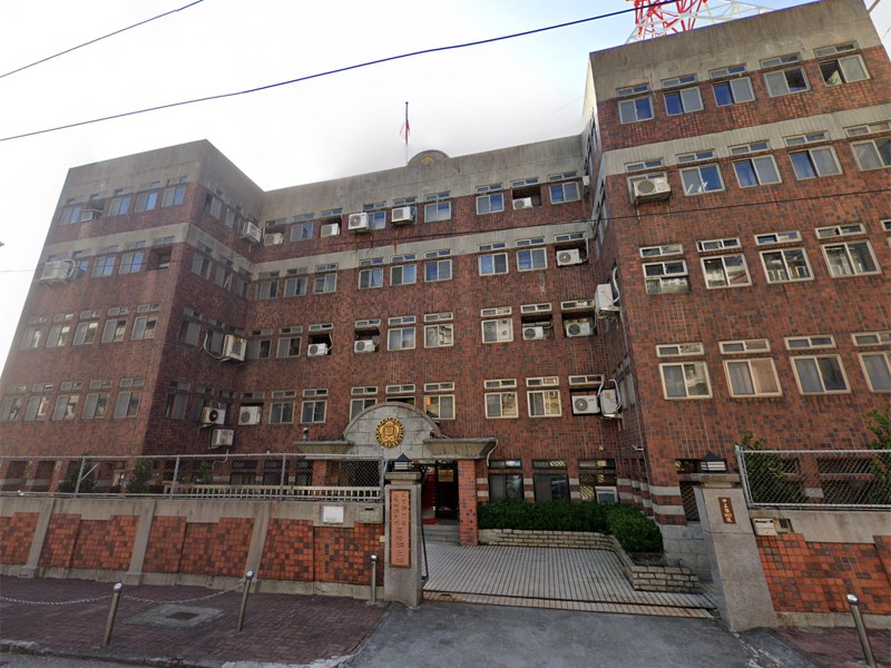 ▲調查局航業處基隆站108年11月遺失安非他命毒品6.5公斤，案經桃園地檢署指揮偵辦，意外搜出時任航基站機動組長徐宿良涉有新台幣5000萬元不明財產。圖為航基站外觀。（圖/中央社）