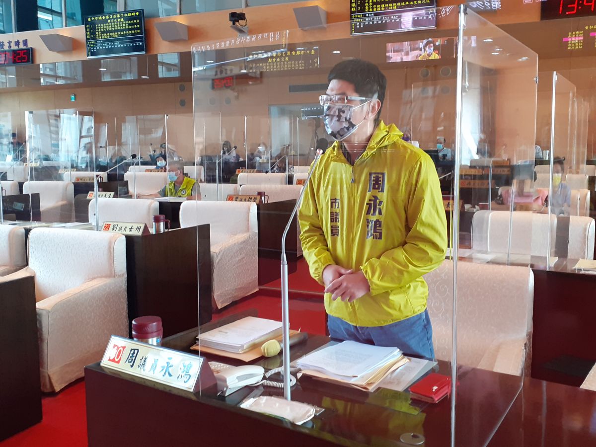 ▲台中市政府宣布教育部已經同意補助足球園區5億元，議員周永鴻批市府浪費2年多的時間後卻再敲鑼打鼓(圖／柳榮俊攝2021.3.31)