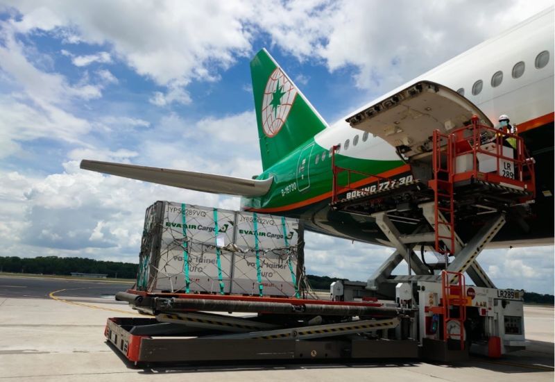 ▲長榮航空及長榮航勤近日分別獲得國際航空運輸協會（IATA）醫藥冷鏈運輸國際認證（CEIV Pharma）。（圖／業者提供）