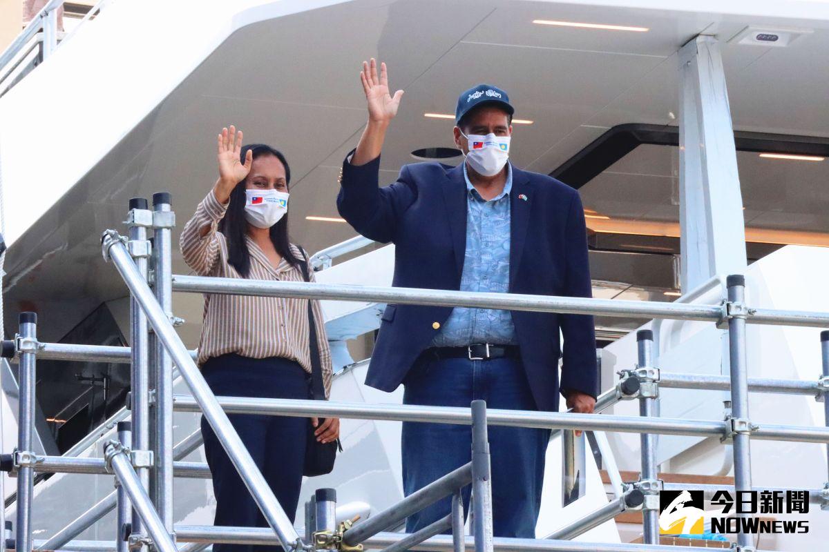 ▲帛琉總統惠恕仁賢伉儷下午到高雄東哥遊艇公司參觀。（圖／記者鄭婷襄攝，2021.03.31）