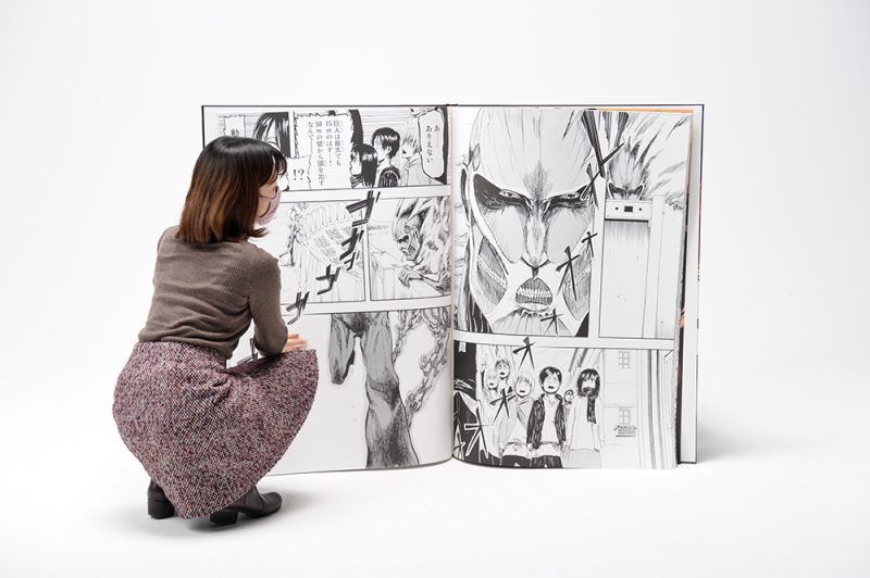 《進擊的巨人》巨人專用超大型漫畫登場！一本重達13.7公斤要價15萬日幣
