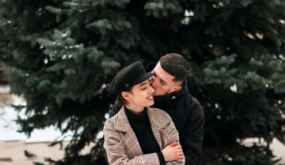  ▲不論有多愛、多想黏著對方，還是要適時給對方空間。（圖／Shutterstock）