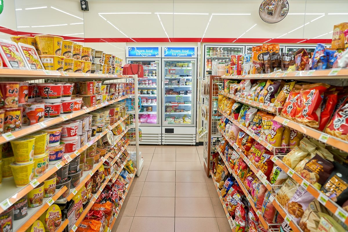 ▲台灣便利商店品牌眾多，到處都可以看見其蹤影。（圖／Shutterstock）