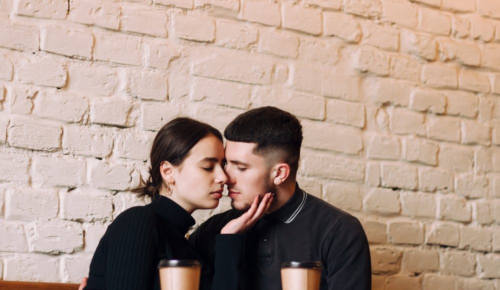 ▲所謂的依賴，是指兩個健全的人，身心健康，經濟狀況正常，彼此都無需任何外援，可以自給自足之後，才產生所謂的依賴。（圖／Shutterstock）