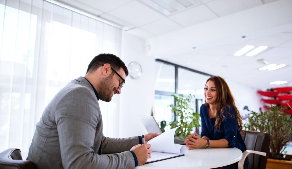  ▲面試不過是一場對話，你完全可以用協同互動的對話來打開他的感性閥門。（圖／Shutterstock）