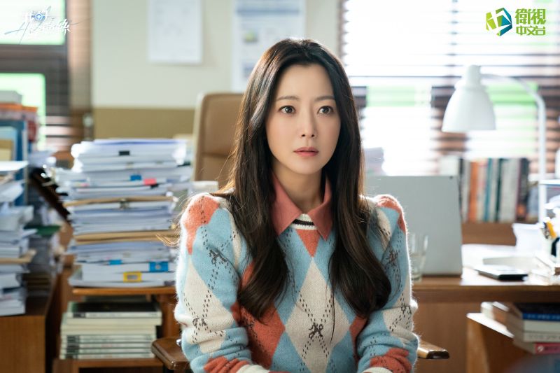 ▲劇中，金喜善（上圖，下圖左）一人分飾兩角。（圖／衛視中文台）