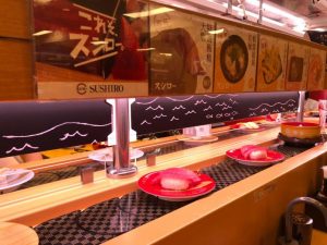 1568250508-552f20cd8c19d05ebd7355d0d1d30579-696×522 ▲主打生魚片壽司的迴轉壽司店深受不少老饕喜愛。(圖/翻攝自壽司郎臉書)